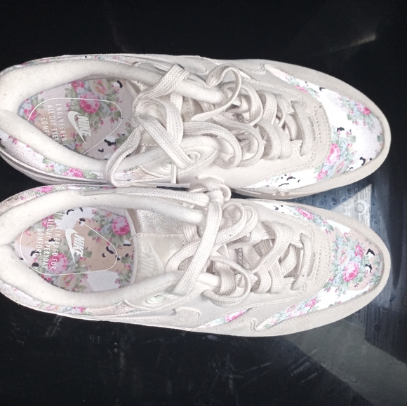 Shoes - Picture 1 of 5